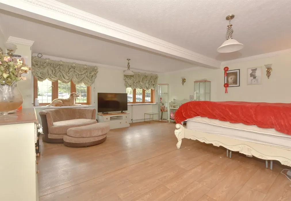 Family Room - Coopersale Lane, Theydon Garnon, Epping, Essex - Wards of Kent