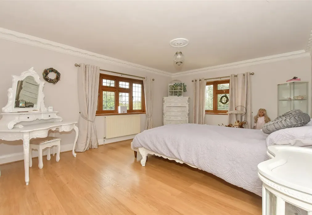Bedroom 1 - Coopersale Lane, Theydon Garnon, Epping, Essex - Wards of Kent