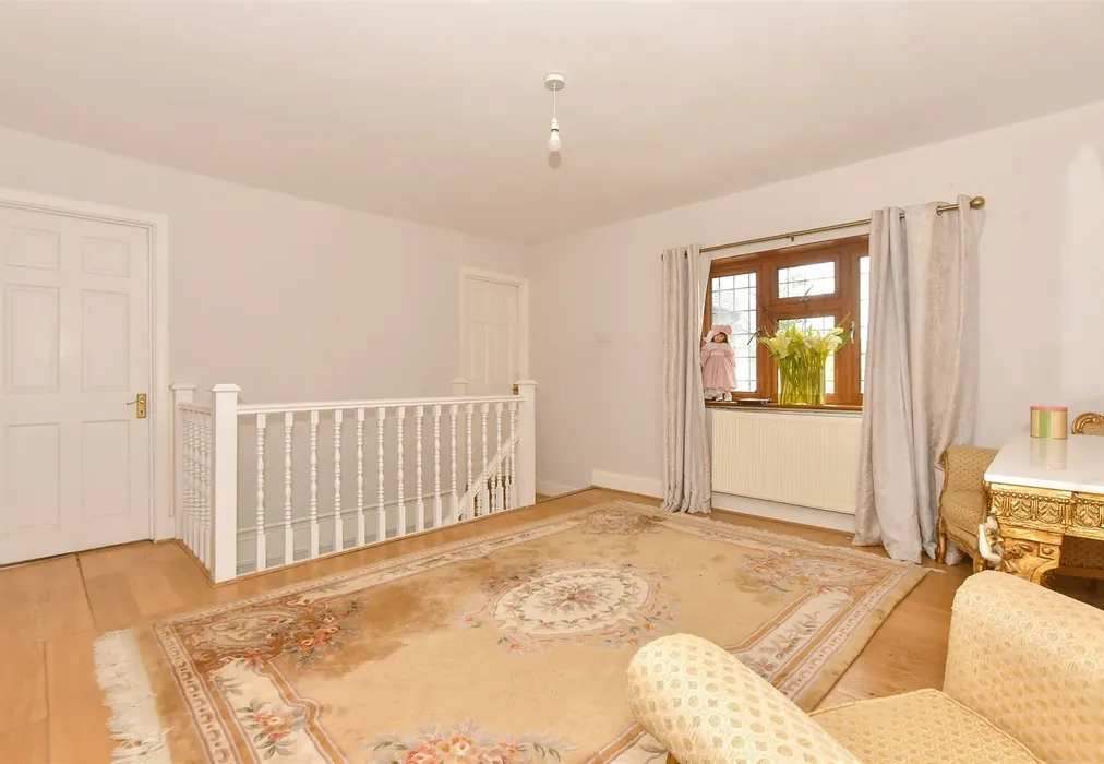 Landing - Coopersale Lane, Theydon Garnon, Epping, Essex - Wards of Kent