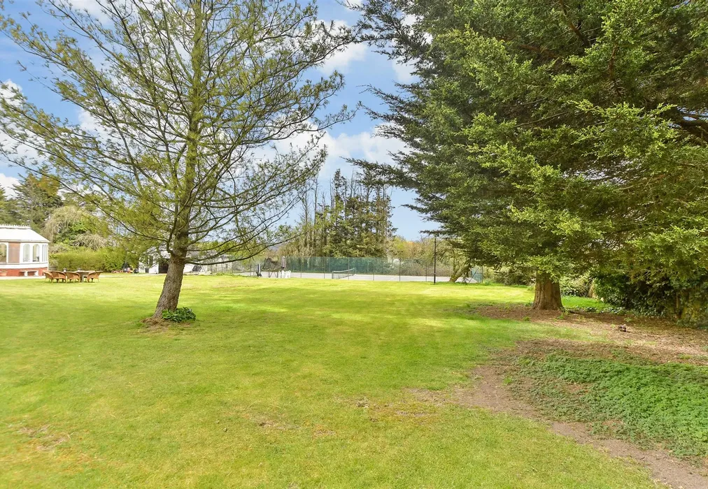 Rear Garden - Coopersale Lane, Theydon Garnon, Epping, Essex - Wards of Kent