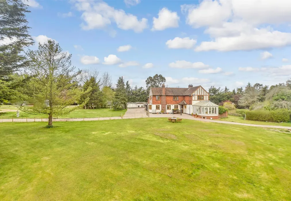 Rear Garden - Coopersale Lane, Theydon Garnon, Epping, Essex - Wards of Kent