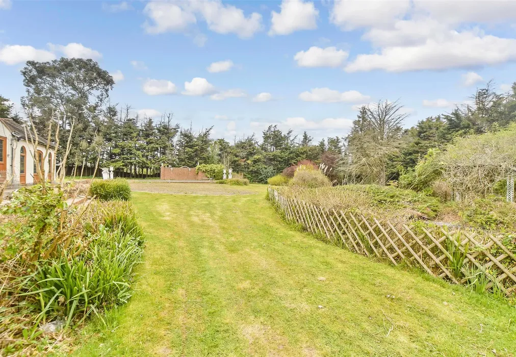 Rear Garden - Coopersale Lane, Theydon Garnon, Epping, Essex - Wards of Kent