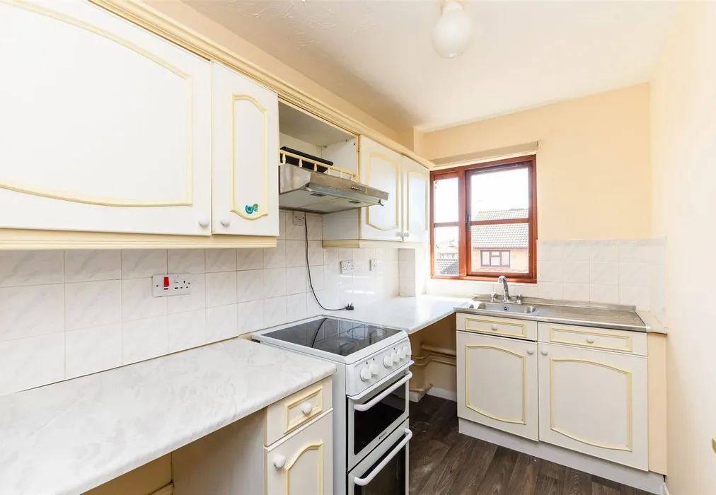 Kitchen - Farley Road, Gravesend, Kent - Wards of Kent