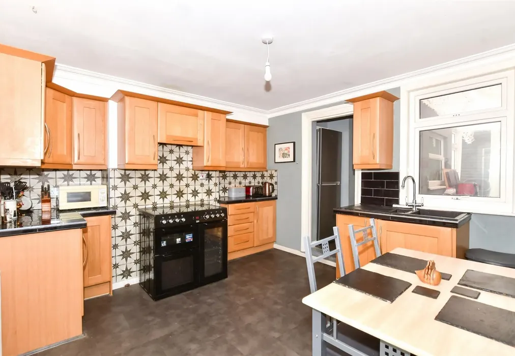 Kitchen - Holborough Road, Snodland, Kent - Wards of Kent