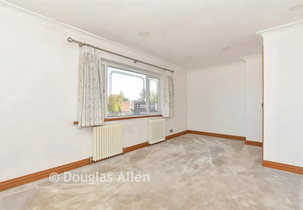 Bedroom 1 - High Street, Hornchurch, Essex - Wards of Kent