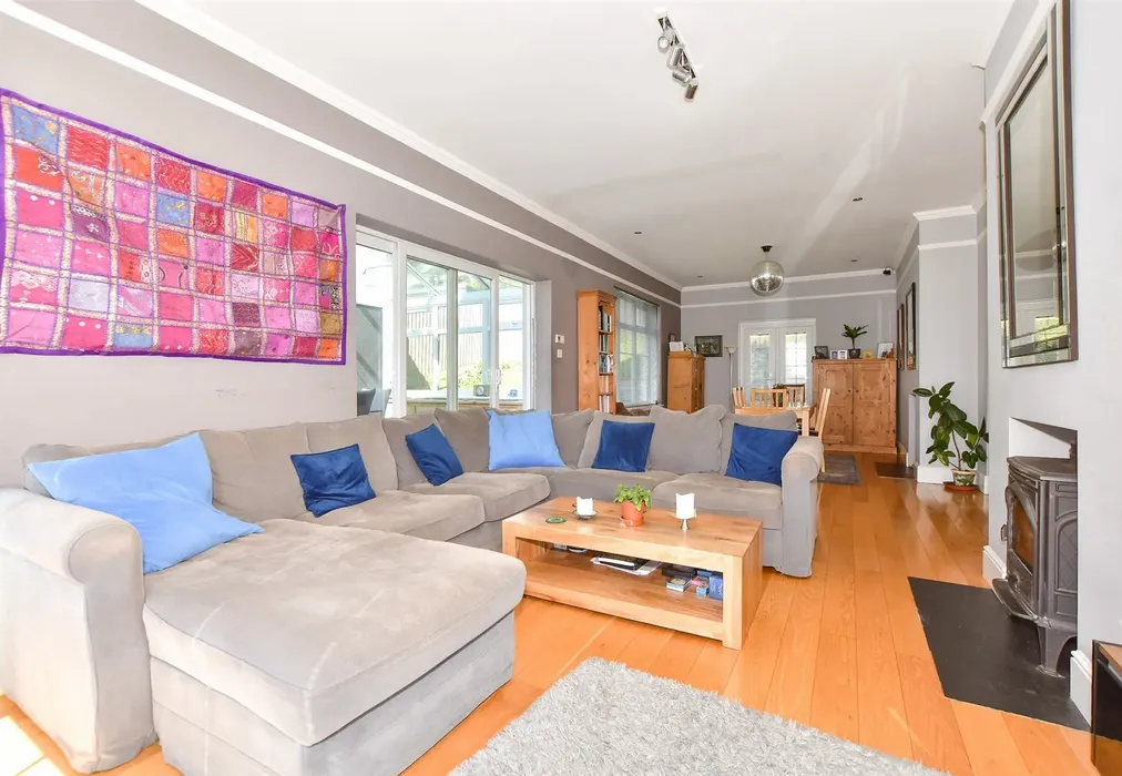 Lounge/Diner - London Road, Hythe, Kent - Wards of Kent