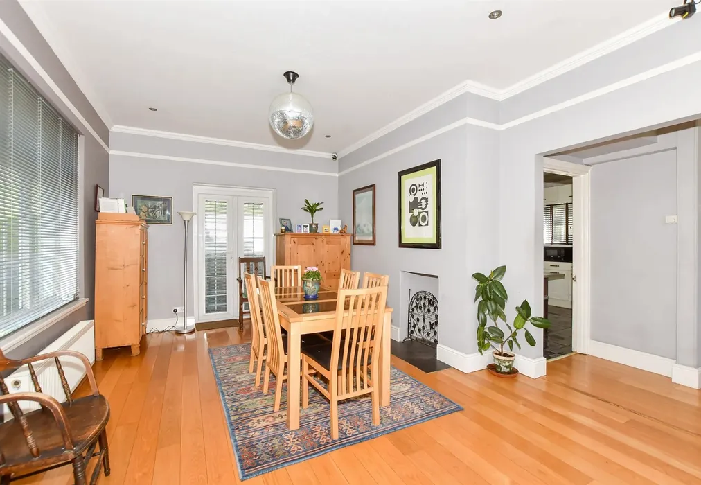 Lounge/Diner - London Road, Hythe, Kent - Wards of Kent