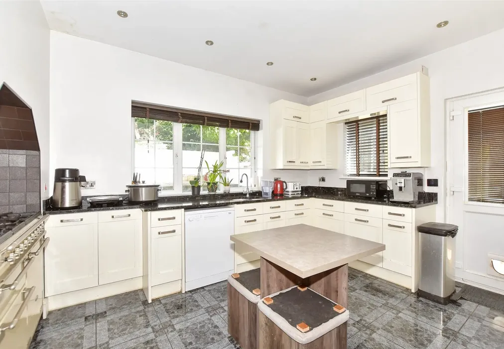 Kitchen - London Road, Hythe, Kent - Wards of Kent
