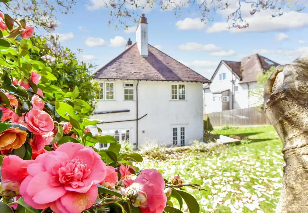 External Lifestyle Photograph - London Road, Hythe, Kent - Wards of Kent