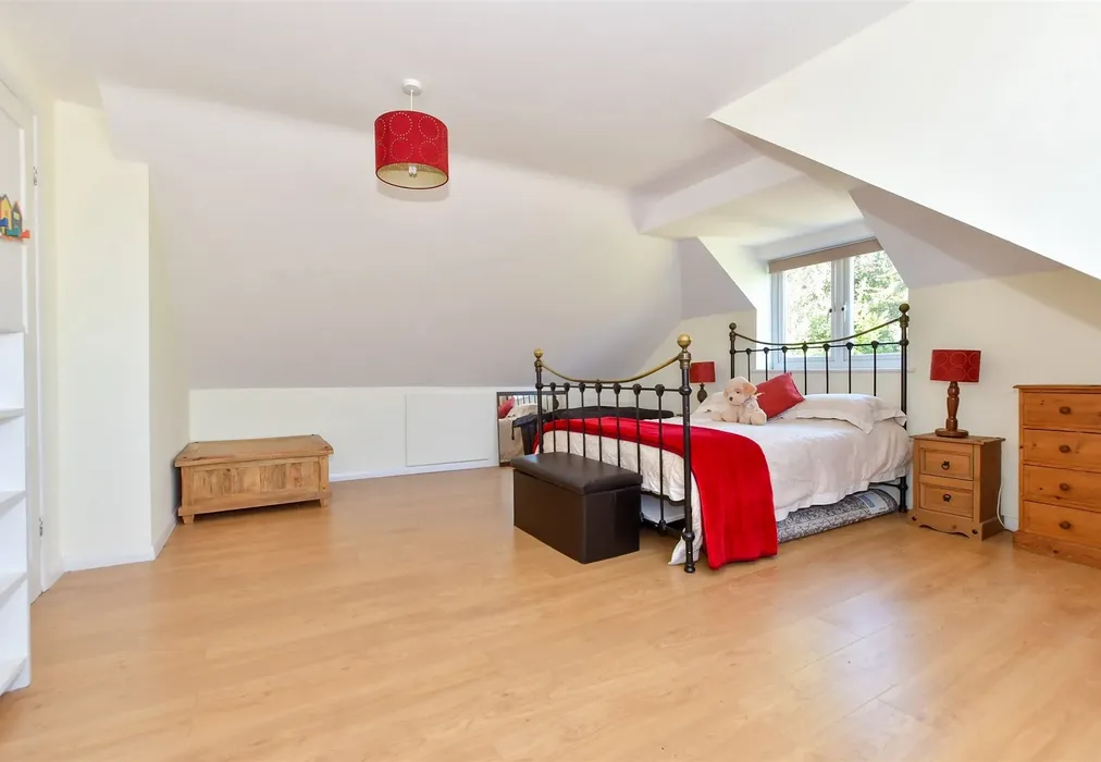 Bedroom 1 - Bradstow Way, Broadstairs, Kent - Wards of Kent