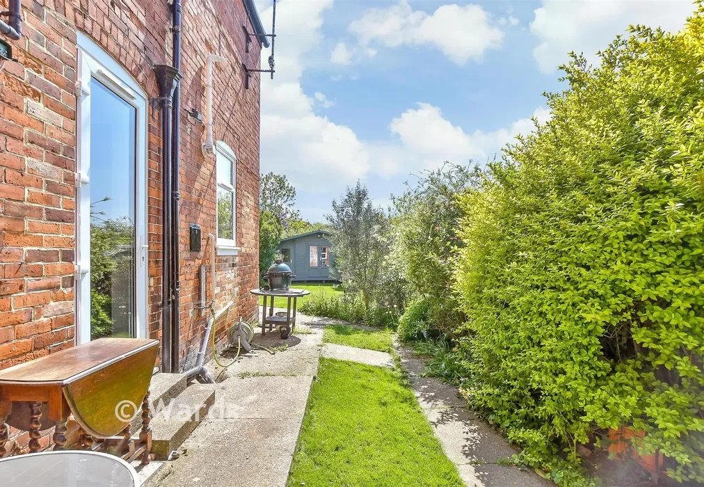 Side Garden - Teynham Road, Whitstable, Kent - Wards of Kent