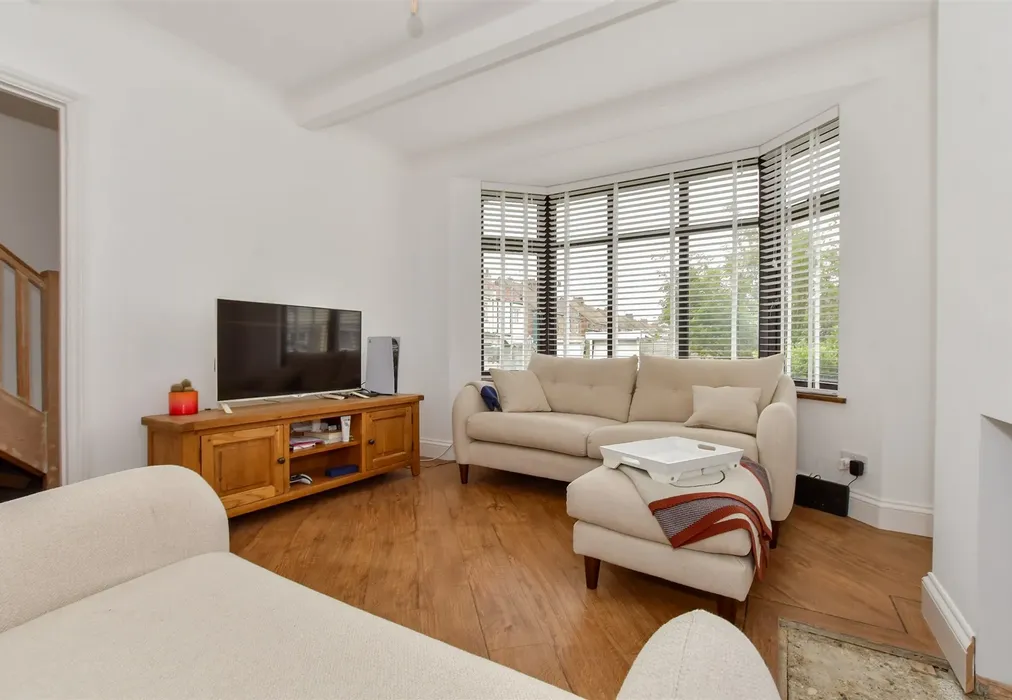 Lounge - Whitfield Avenue, St. Peters, Broadstairs, Kent - Wards of Kent