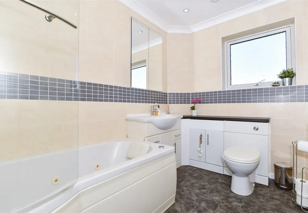 Bathroom - Estelle Close, Rochester, Kent - Wards of Kent
