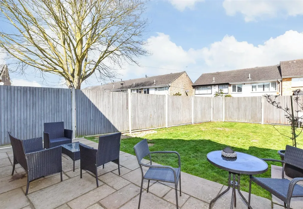 Rear Garden - Estelle Close, Rochester, Kent - Wards of Kent
