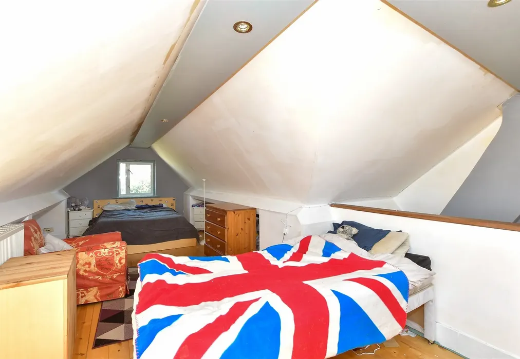 Bedroom 1 - Blackwell Farm Road, East Grinstead, West Sussex - Wards of Kent