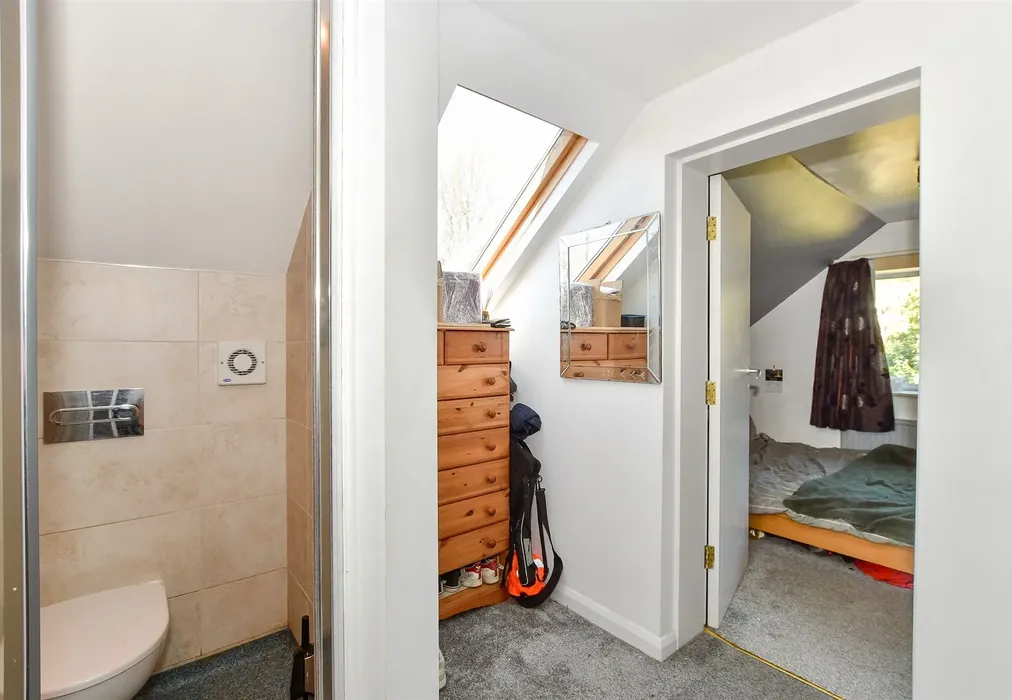 Dressing Area - Blackwell Farm Road, East Grinstead, West Sussex - Wards of Kent