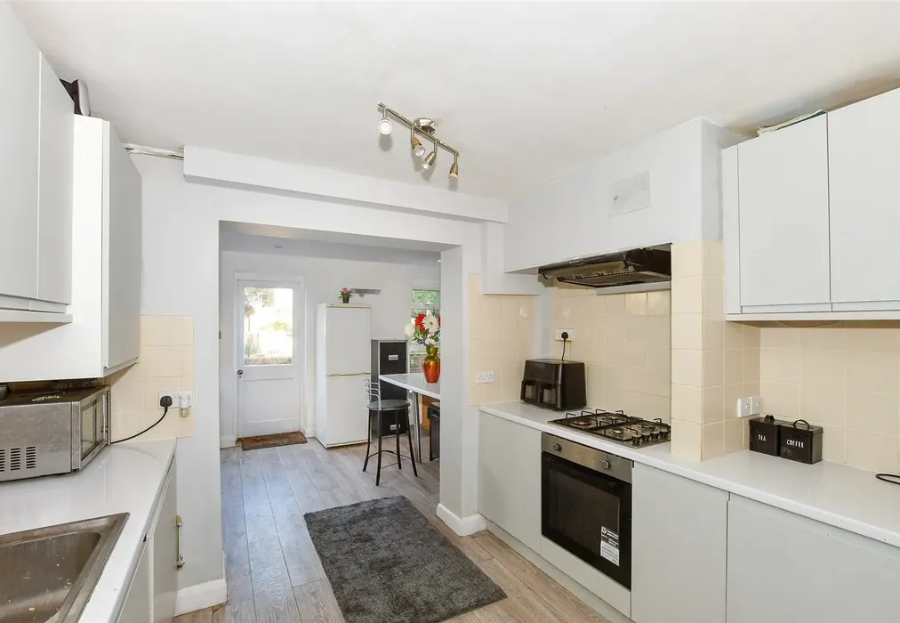 Kitchen - Blackwell Farm Road, East Grinstead, West Sussex - Wards of Kent