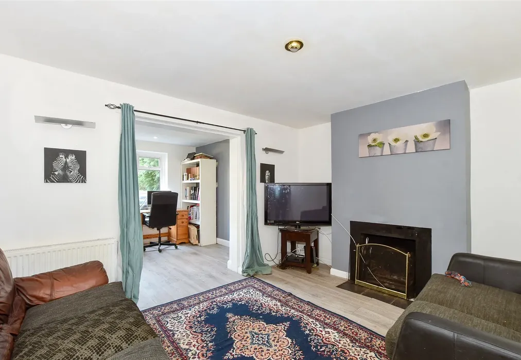 Lounge - Blackwell Farm Road, East Grinstead, West Sussex - Wards of Kent