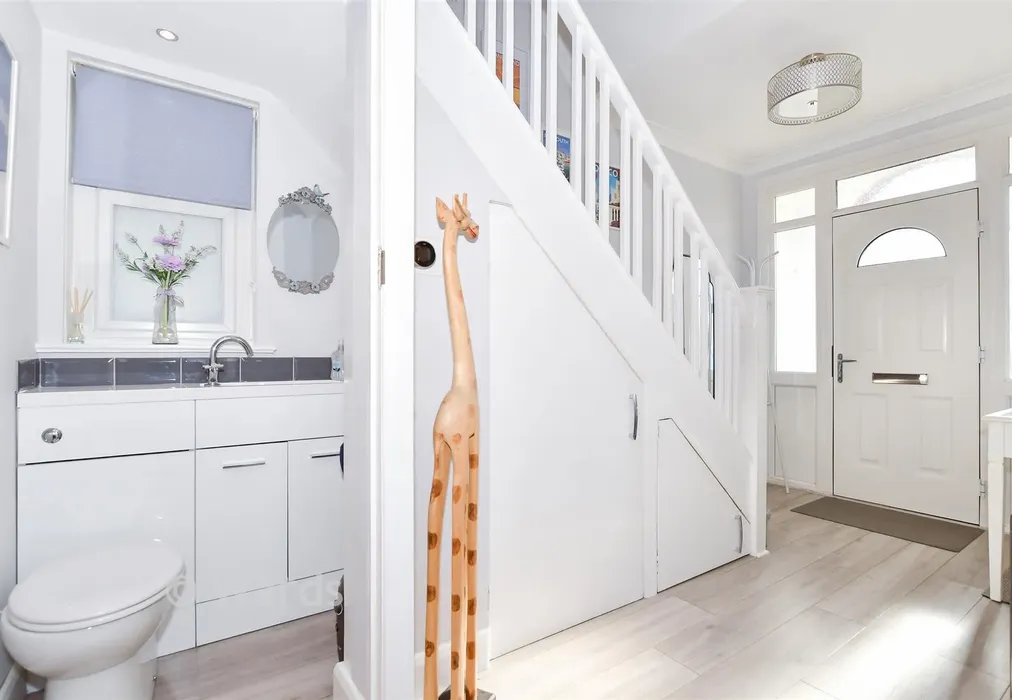 Entrance Hall - Birling Road, Snodland, Kent - Wards of Kent