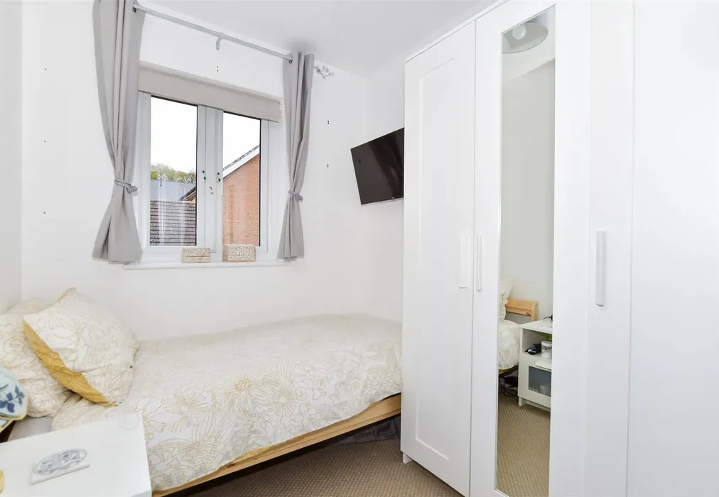 Bedroom 3 - Albion Drive, Larkfield, Aylesford, Kent - Wards of Kent