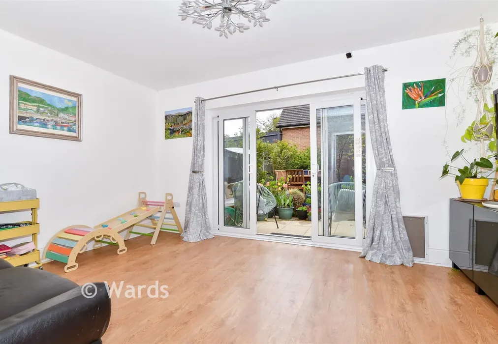 Lounge - Albion Drive, Larkfield, Aylesford, Kent - Wards of Kent