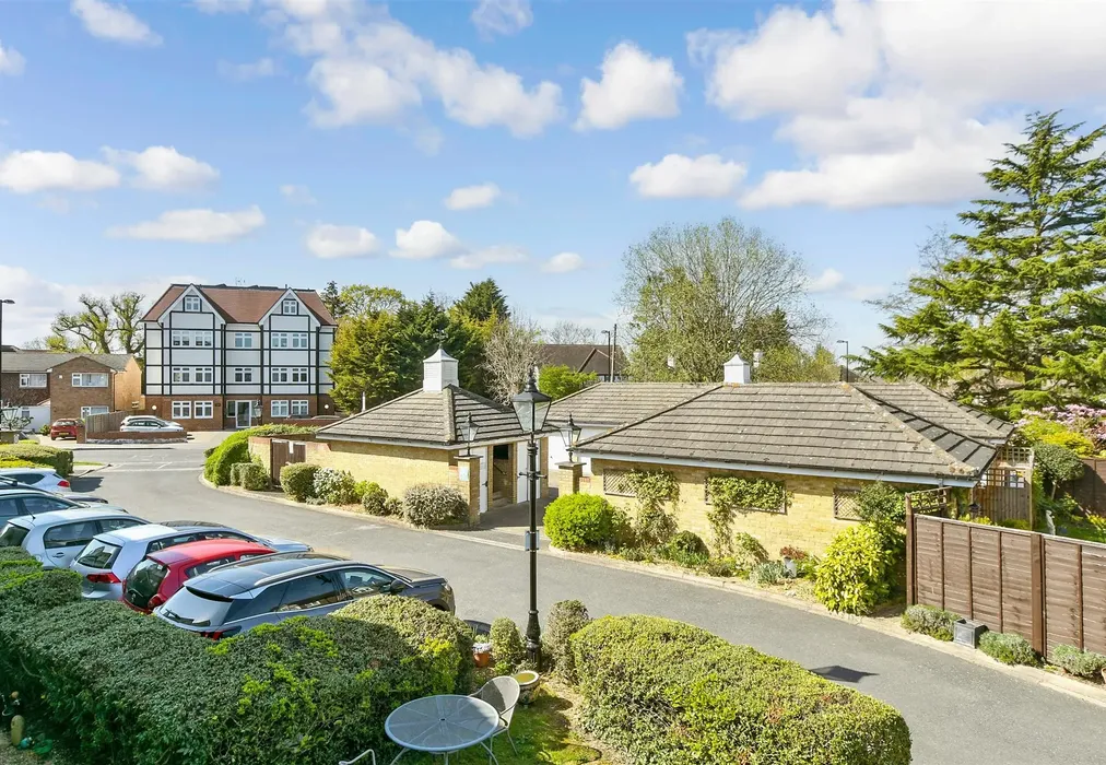 Views To Front - Peregrine Gardens, Shirley, Croydon, Surrey - Wards of Kent