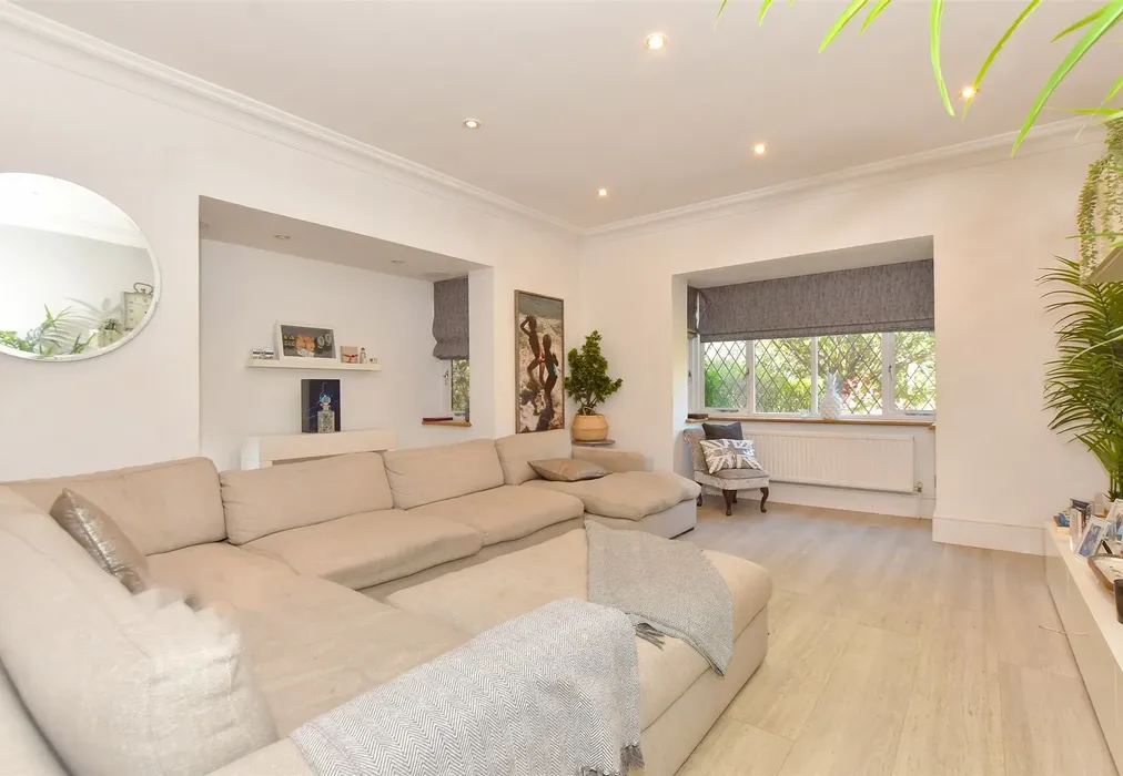 Family Room - Nursery Road, Loughton, Essex - Wards of Kent