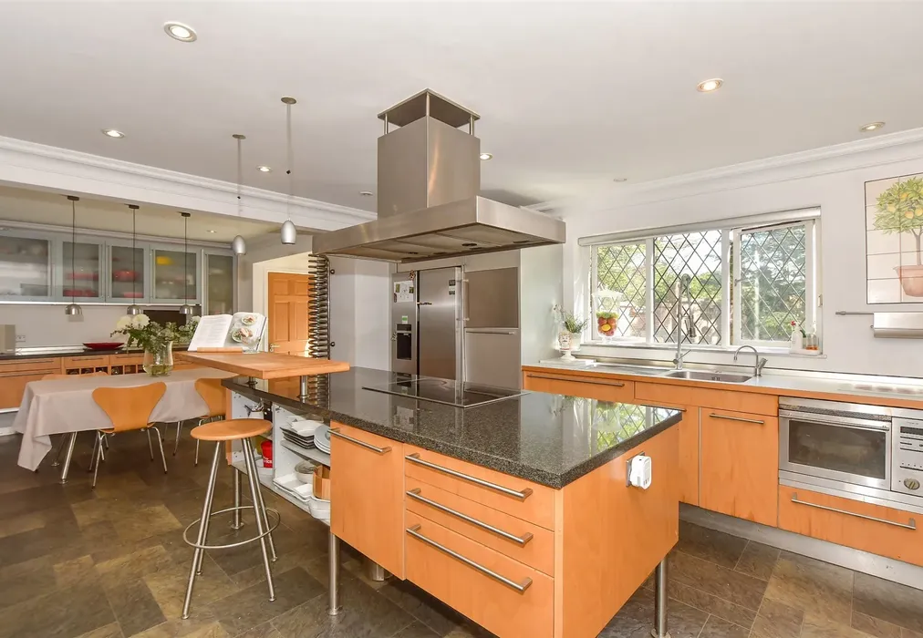 Kitchen - Nursery Road, Loughton, Essex - Wards of Kent