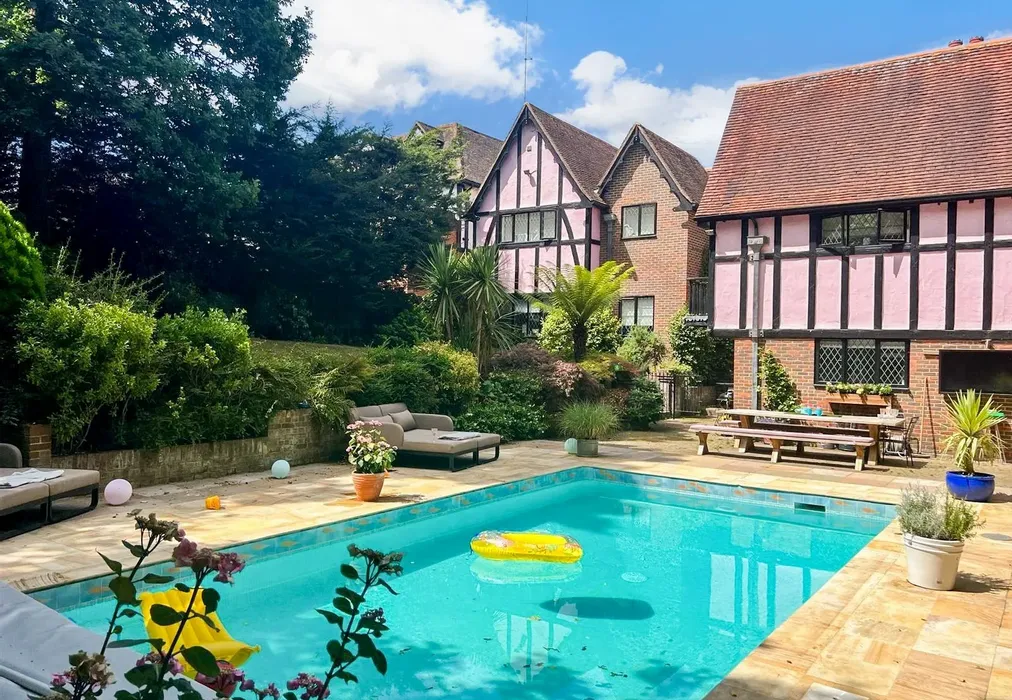 Pool - Nursery Road, Loughton, Essex - Wards of Kent