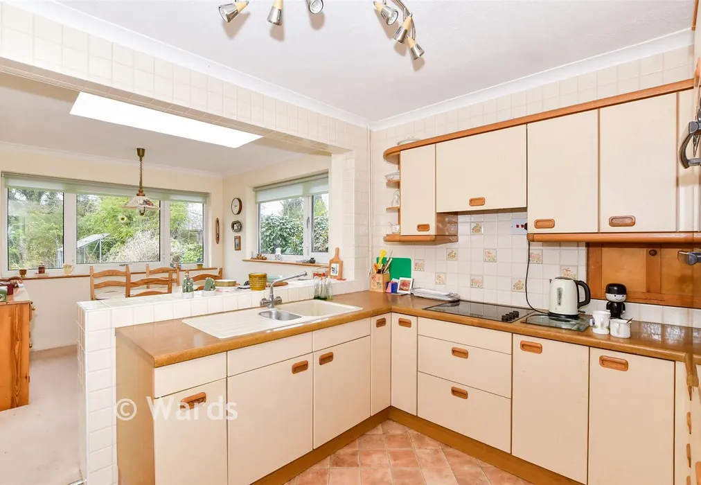 Kitchen - Valley Drive, Loose, Maidstone, Kent - Wards of Kent