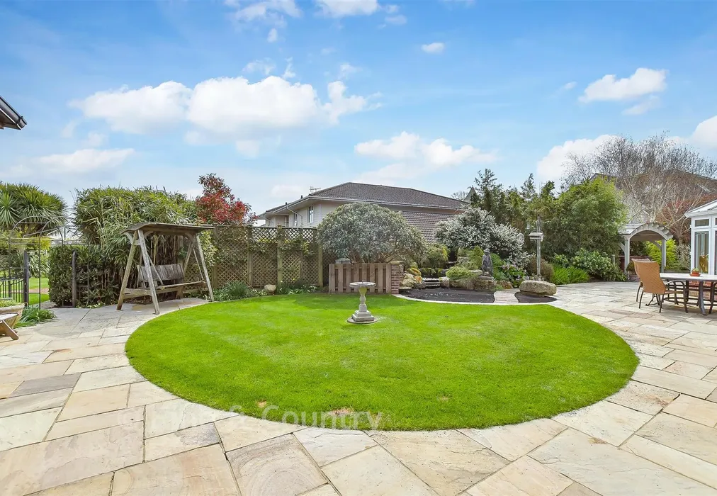 Rear Garden - Northclose Road, Bembridge, Isle of Wight - Wards of Kent