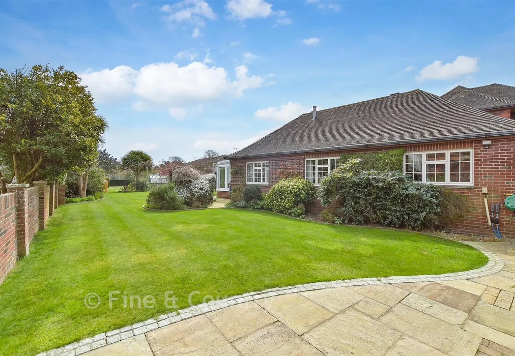 Rear Garden - Northclose Road, Bembridge, Isle of Wight - Wards of Kent