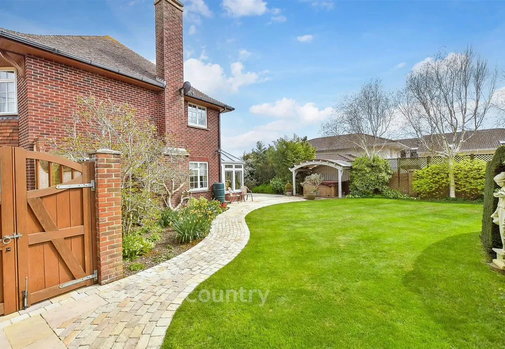 Side Garden - Northclose Road, Bembridge, Isle of Wight - Wards of Kent