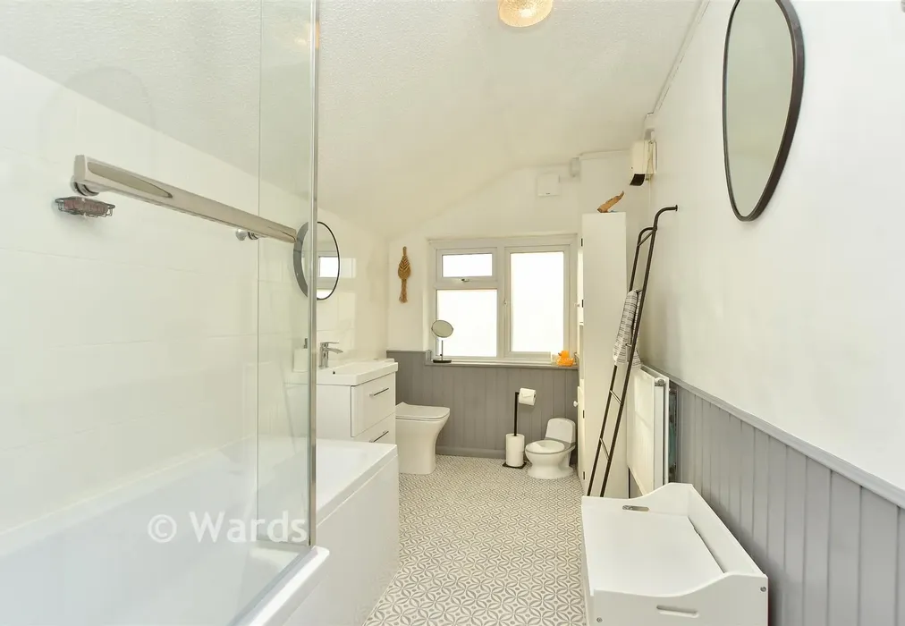 Bathroom - Crown Road, Sittingbourne, Kent - Wards of Kent