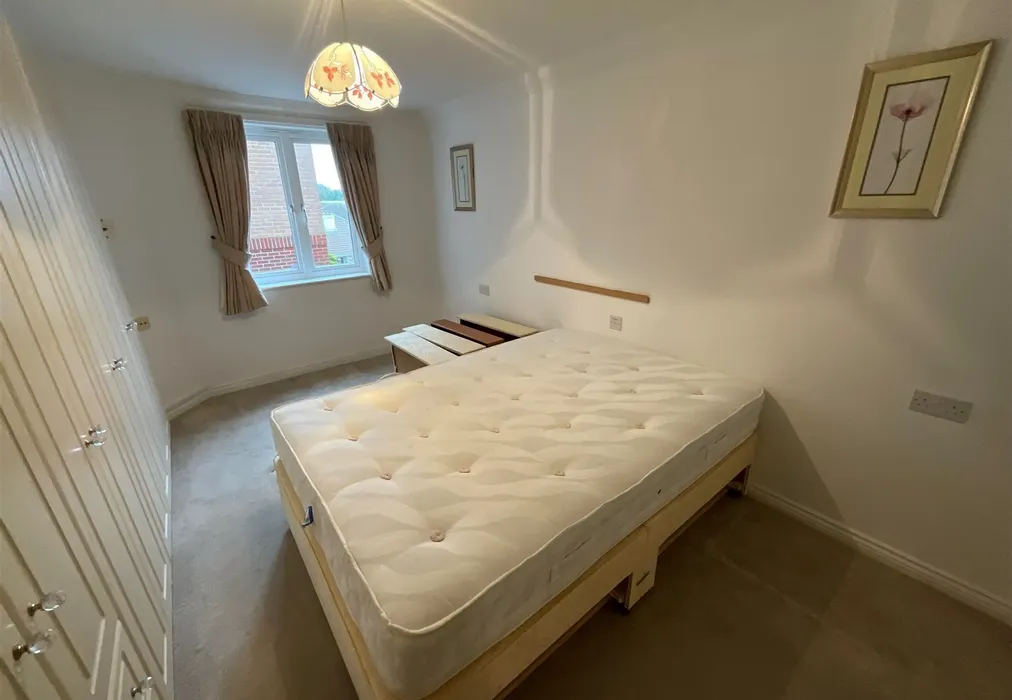 Bedroom - Beach Avenue, Birchington, Kent - Wards of Kent