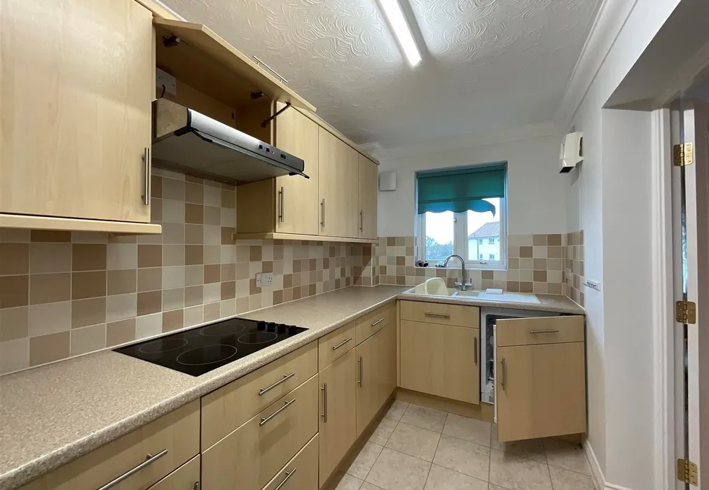 Kitchen - Beach Avenue, Birchington, Kent - Wards of Kent