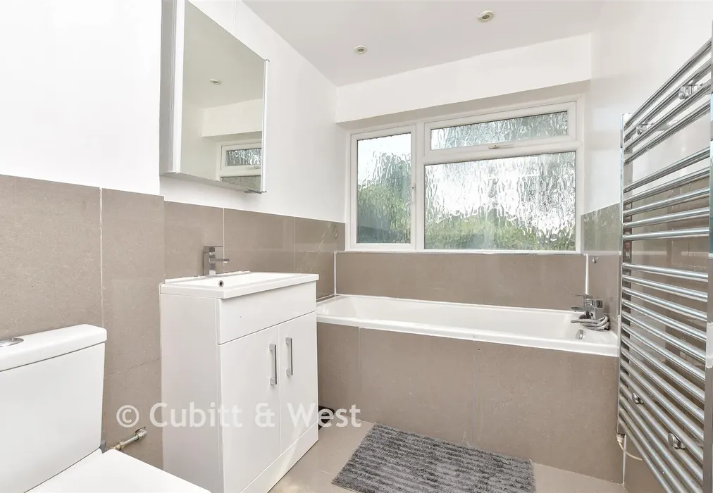 Bathroom - Albion Road, Sutton, Surrey - Wards of Kent