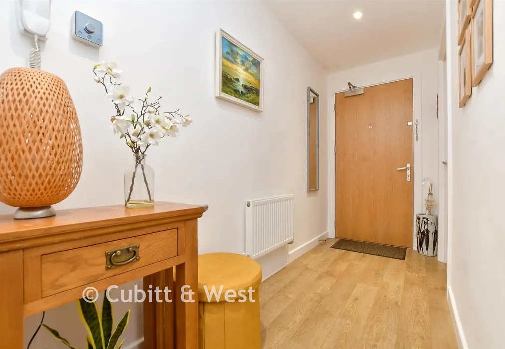 Entrance Hall - Lower Barn Road, Purley, Surrey - Wards of Kent