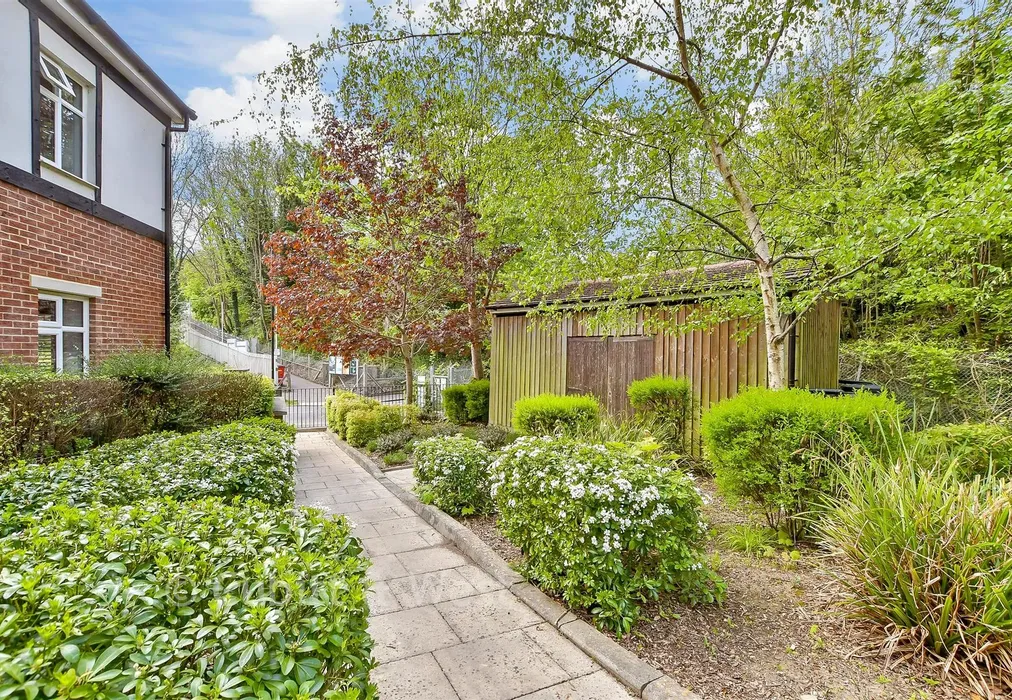 Communal Gardens - Lower Barn Road, Purley, Surrey - Wards of Kent