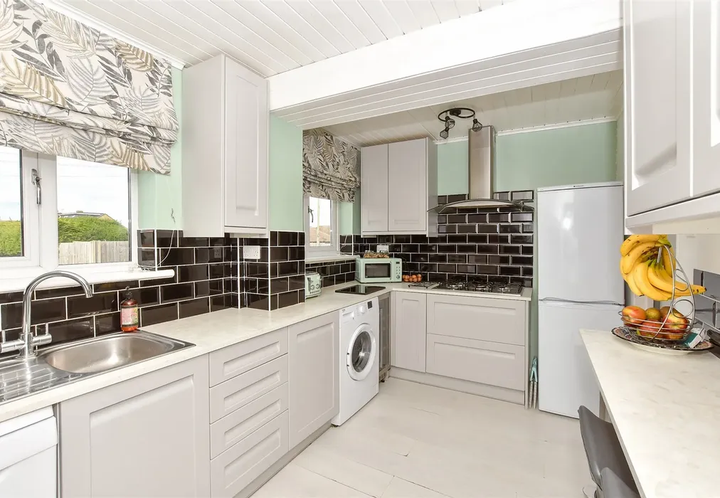 Kitchen - Attlee Avenue, Aylesham, Canterbury, Kent - Wards of Kent