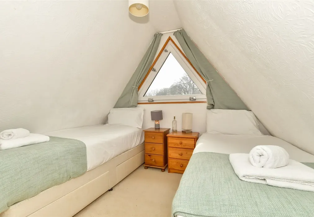 Bedroom 2 - Upper Street, Kingsdown, Deal, Kent - Wards of Kent
