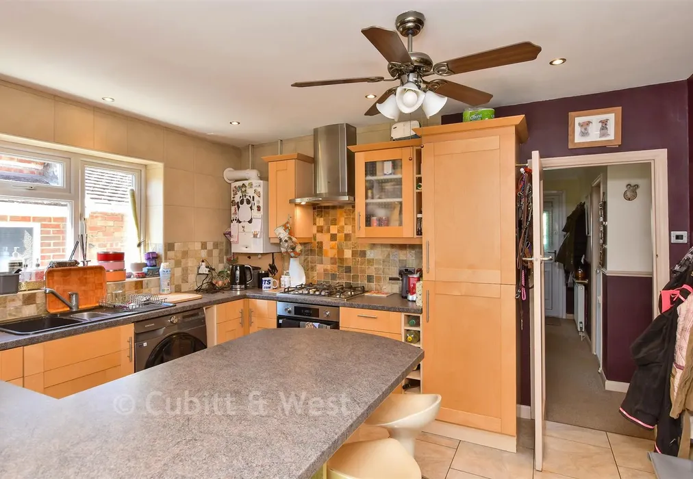 Kitchen - Mackie Avenue, Patcham, Brighton, East Sussex - Wards of Kent