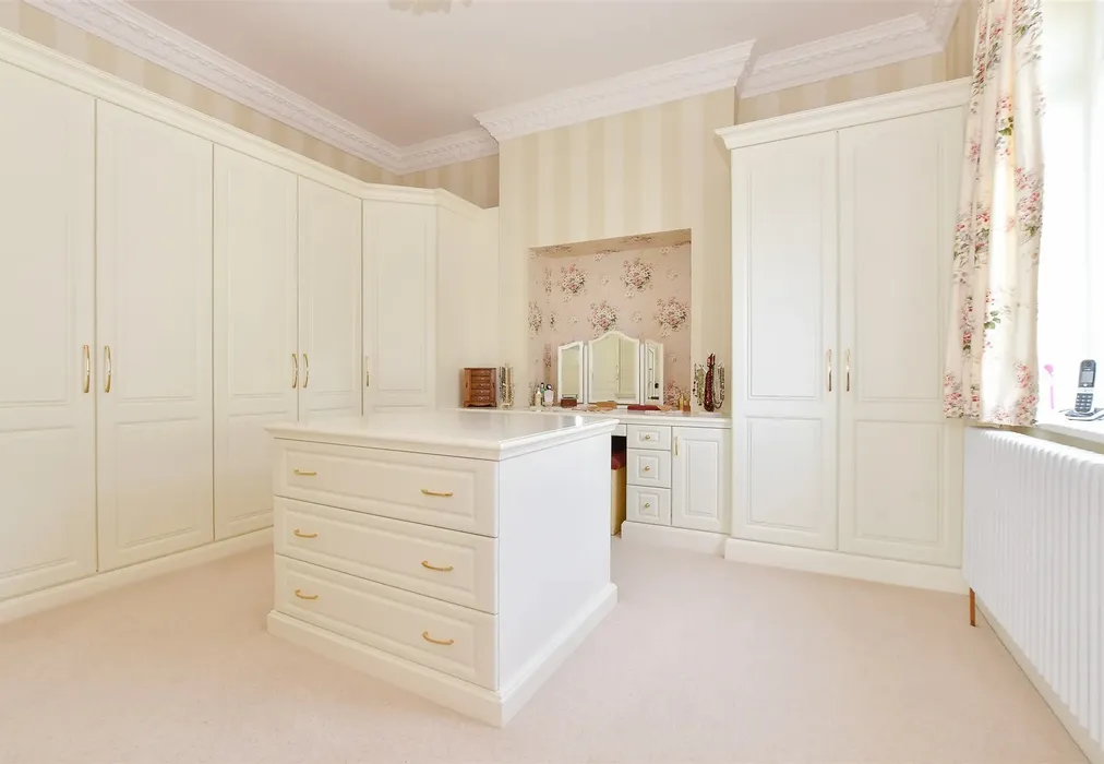 Dressing Room - Park Road, Shanklin, Isle of Wight - Wards of Kent