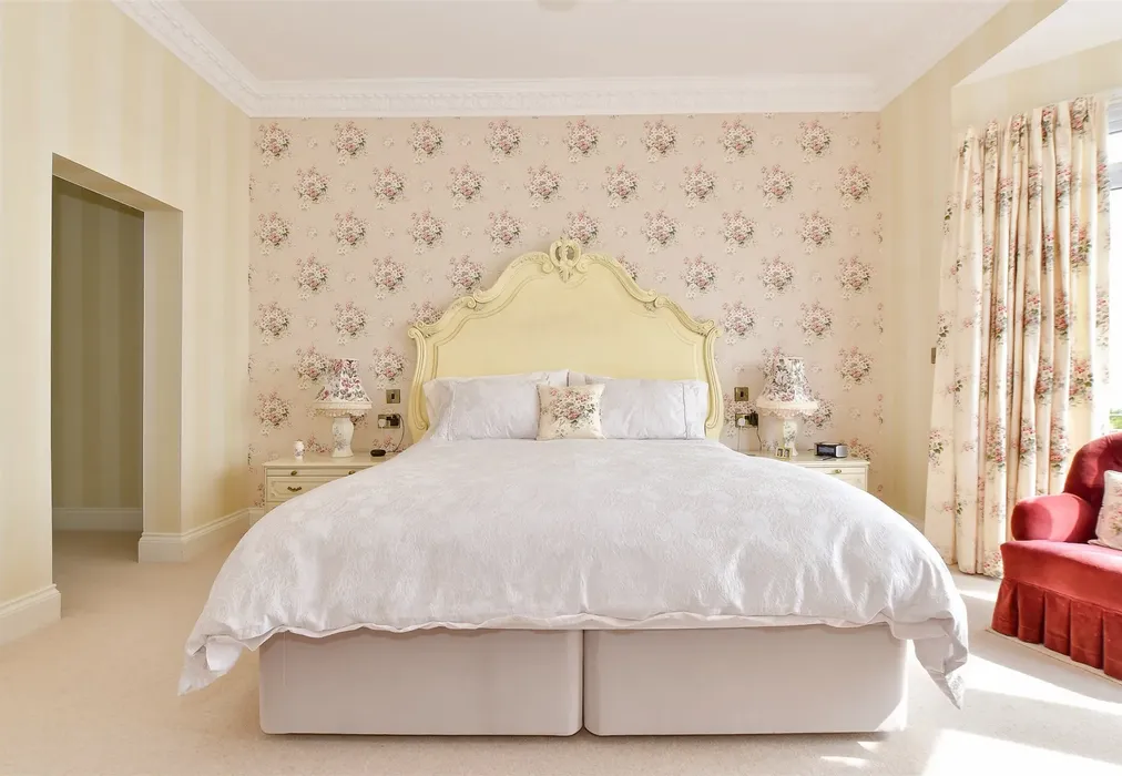 Bedroom 1 - Park Road, Shanklin, Isle of Wight - Wards of Kent