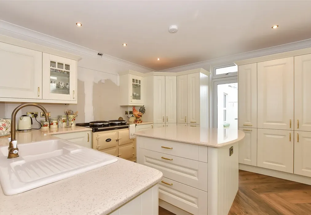 Kitchen - Park Road, Shanklin, Isle of Wight - Wards of Kent