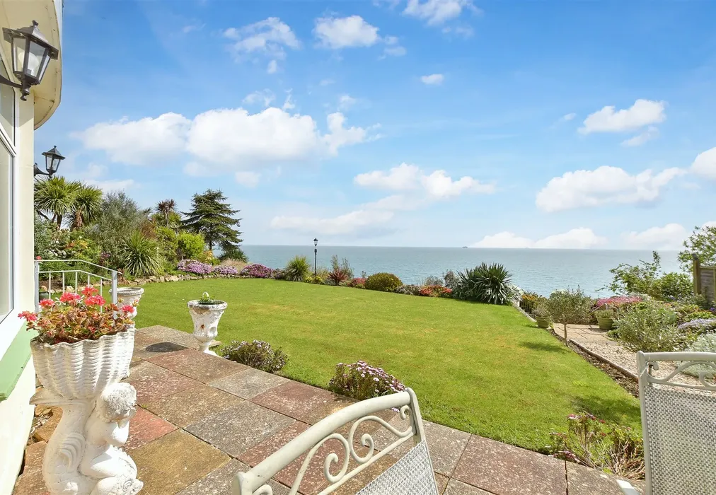 Front Garden - Park Road, Shanklin, Isle of Wight - Wards of Kent