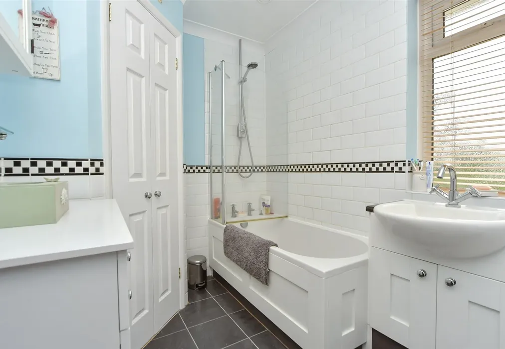 Bathroom - The Street, Wormshill, Sittingbourne, Kent - Wards of Kent