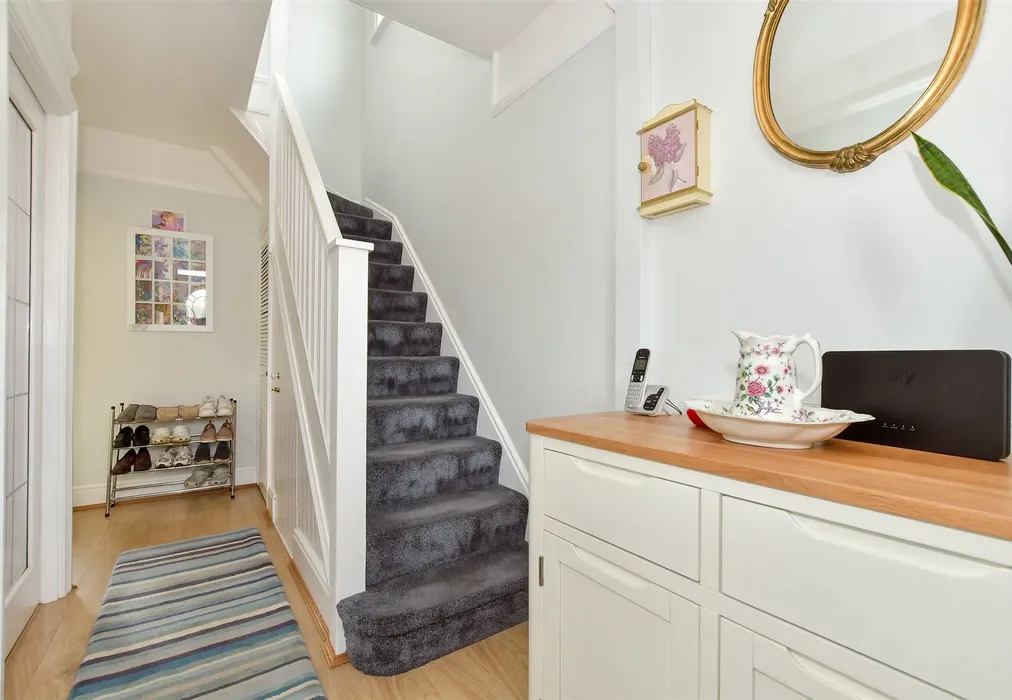 Entrance Hall - Westover Road, Broadstairs, Kent - Wards of Kent