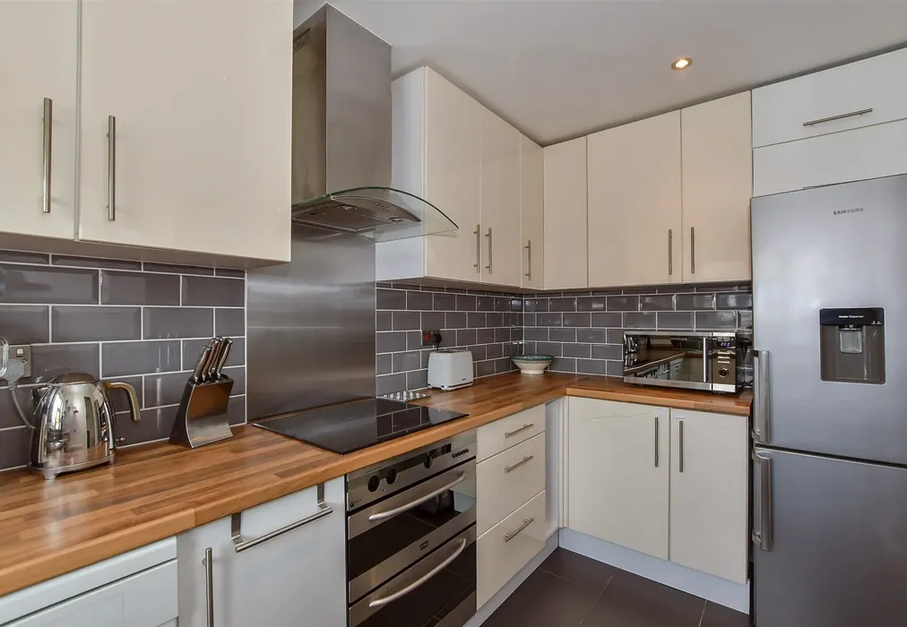 Kitchen - Blacksmith Drive, Weavering, Maidstone, Kent - Wards of Kent