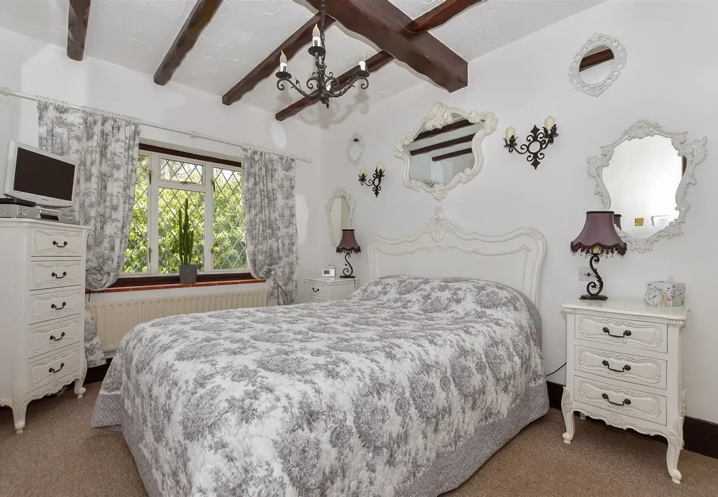 Bedroom 1 - Tinkerpot Lane, West Kingsdown, Sevenoaks, Kent - Wards of Kent